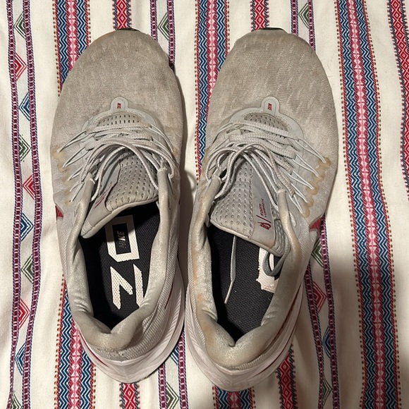 White/red Zoom Vomero Size 11.5 - Picture 2 of 5